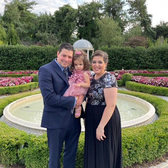 Meet your Posher, Nicole - Picture 1 of 8